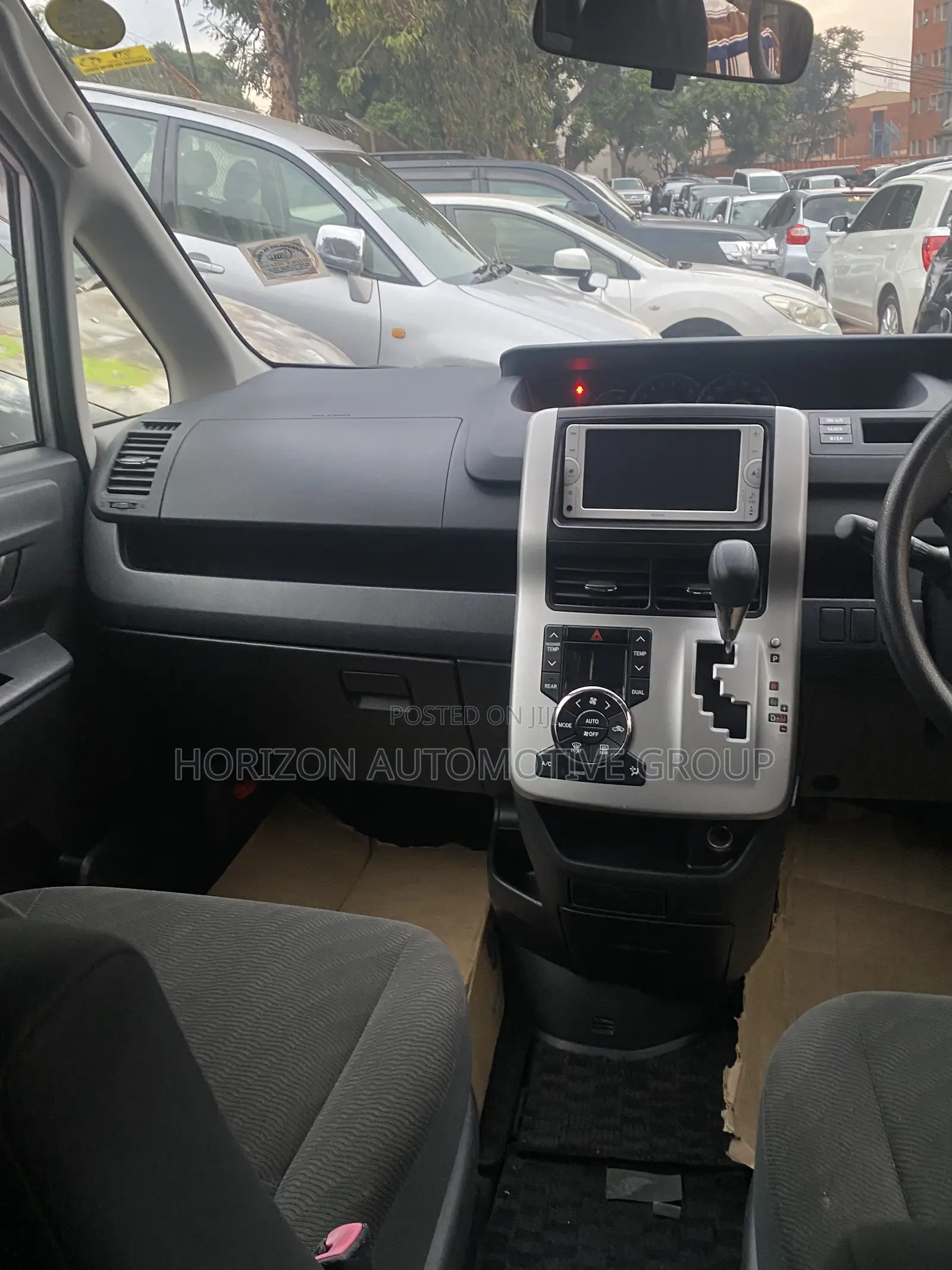 Toyota Voxy V 2WD 8-Seater 2013 Silver