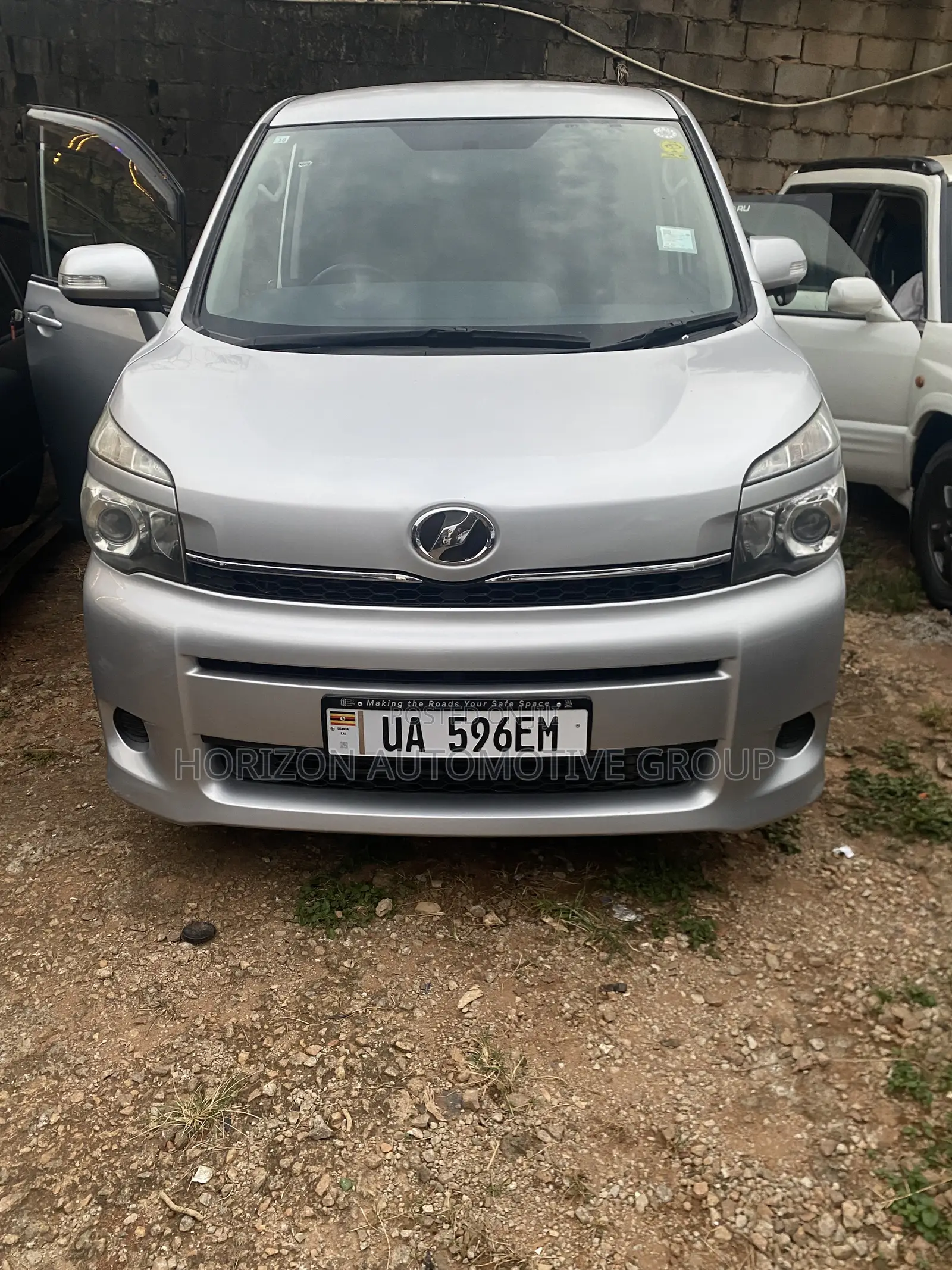 Toyota Voxy V 2WD 8-Seater 2013 Silver