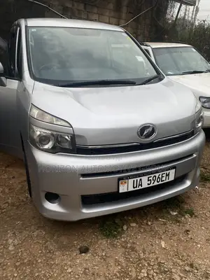 Toyota Voxy V 2WD 8-Seater 2013 Silver