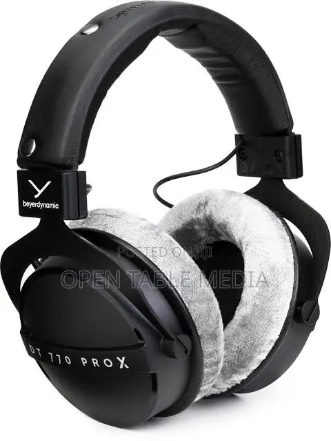 Beyerdynamic Dt 770 Pro 250 Ohm Studio Headphones