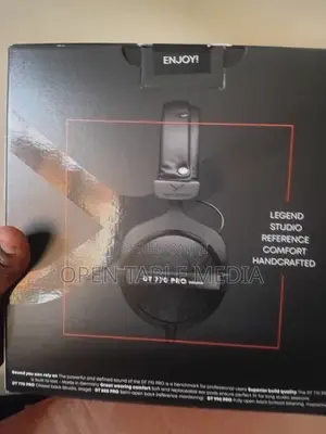 Beyerdynamic Dt 770 Pro 250 Ohm Studio Headphones