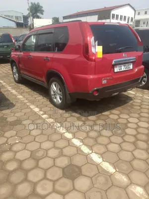 Nissan X-Trail 2011 Red