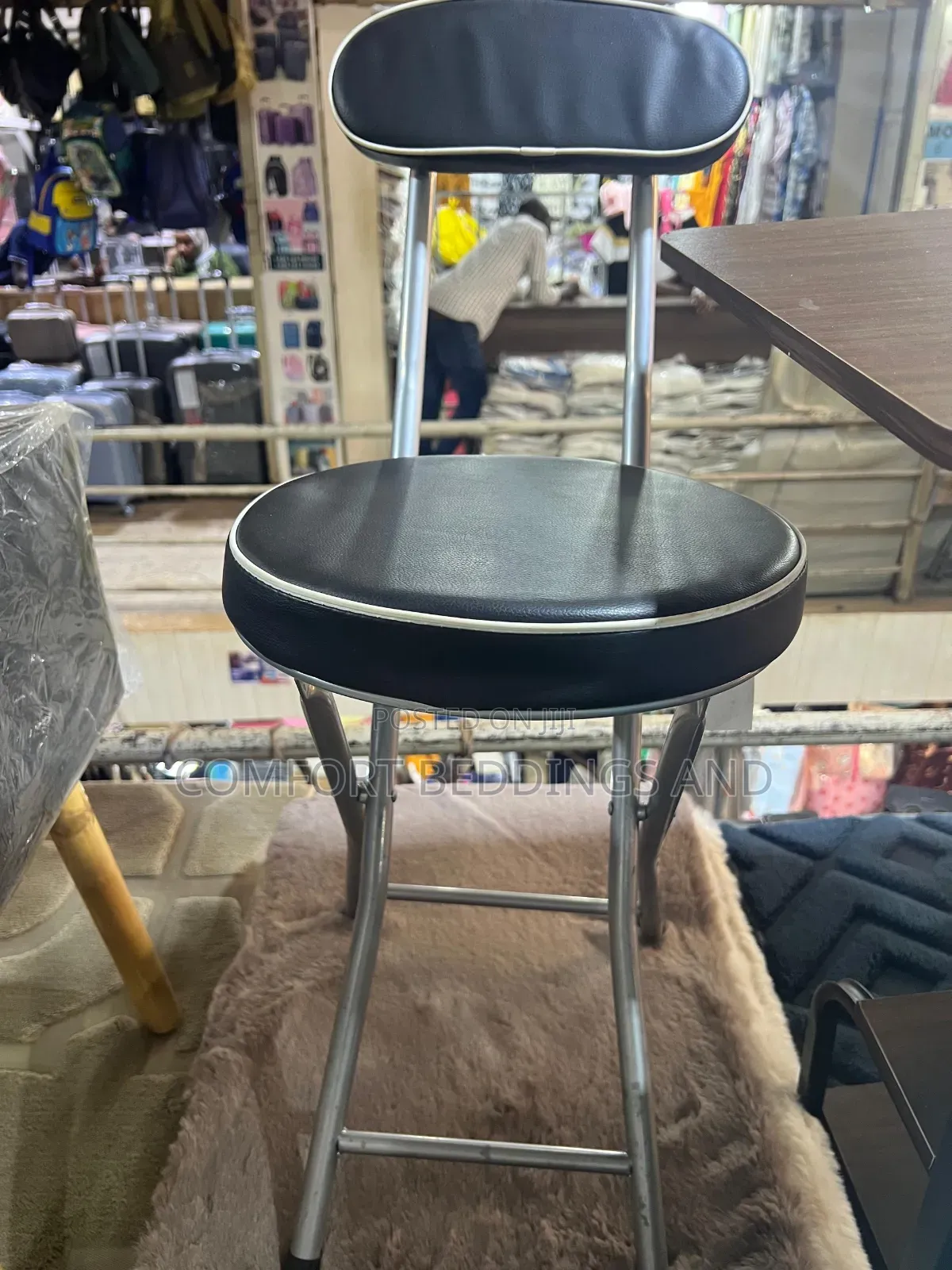 Round Metallic Chair Black