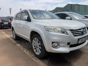 Toyota Vanguard 2011 White