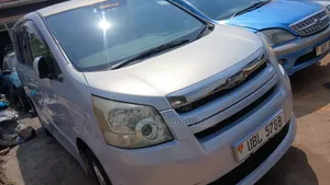 Toyota Noah 2011 Blue