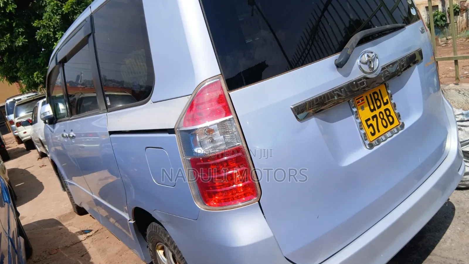 Toyota Noah 2011 Blue