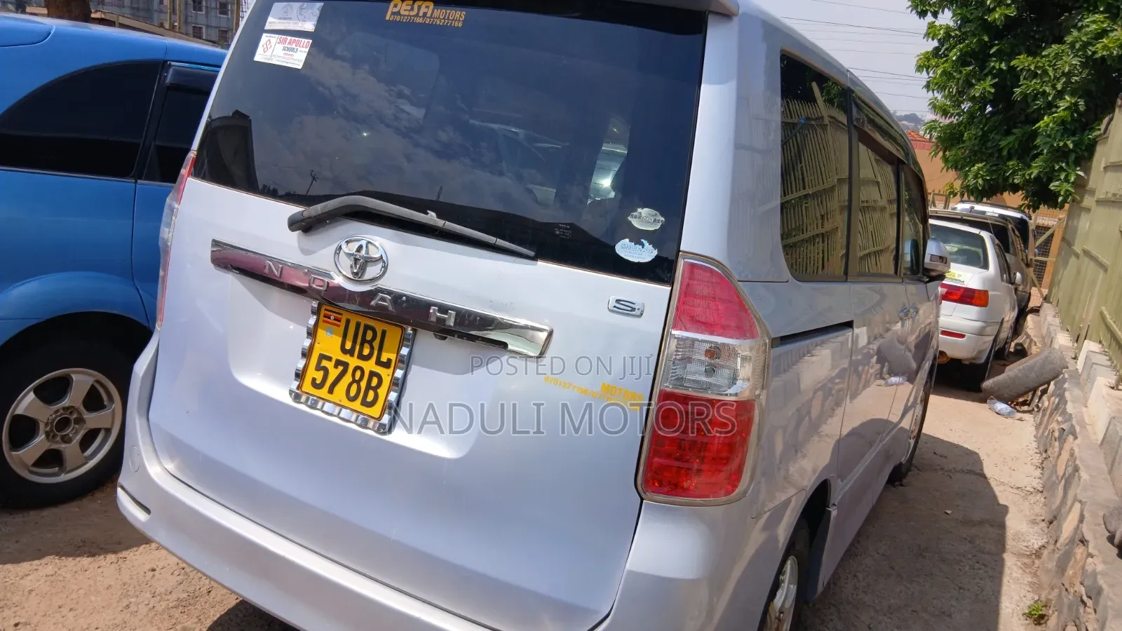 Toyota Noah 2011 Blue