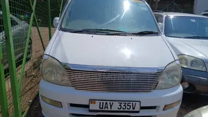 Toyota Regius 1998 White