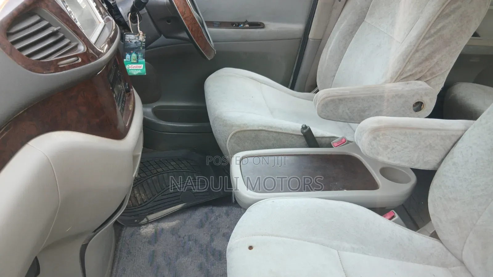 Toyota Regius 1998 White