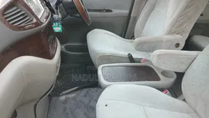 Toyota Regius 1998 White