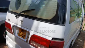 Toyota Regius 1998 White