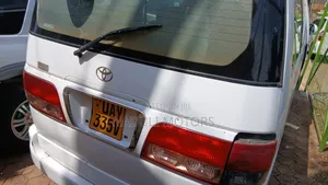 Toyota Regius 1998 White