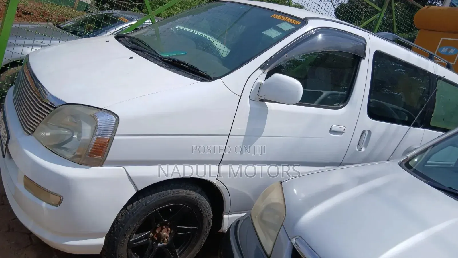 Toyota Regius 1998 White