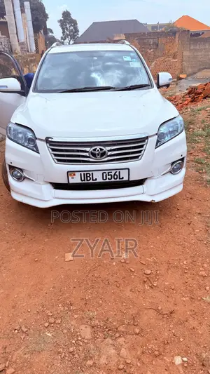 Toyota Vanguard 2010 White