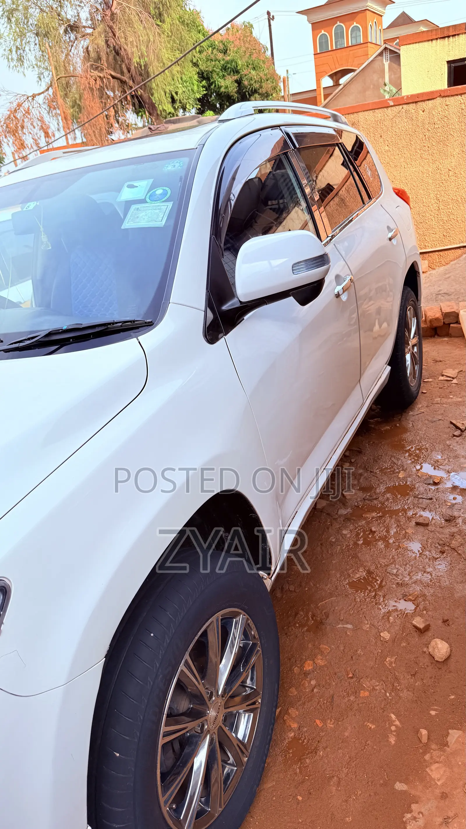 Toyota Vanguard 2010 White
