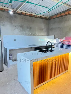 Low Kitchen Cabinets With Kitchen Islands From 4,000,000/-