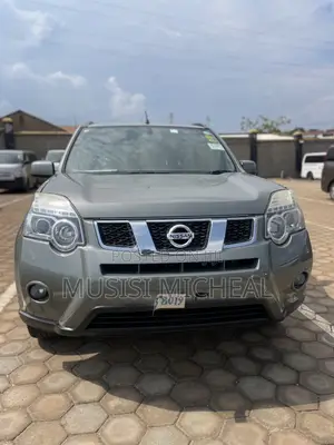 Nissan X-Trail 2.0 Petrol AWD 2013 Green
