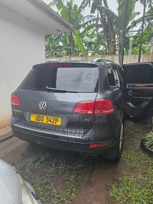 Volkswagen Touareg 2013 Gray