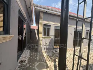 4bdrm Apartment in King Jesus, Rubaga for sale