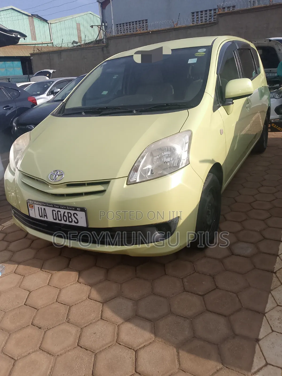 Toyota Passo Sette 2011 Orange