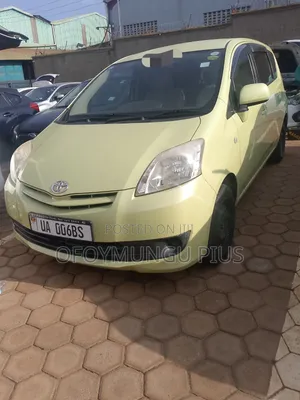 Toyota Passo Sette 2011 Orange