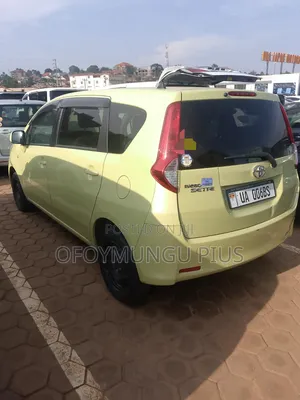 Toyota Passo Sette 2011 Orange