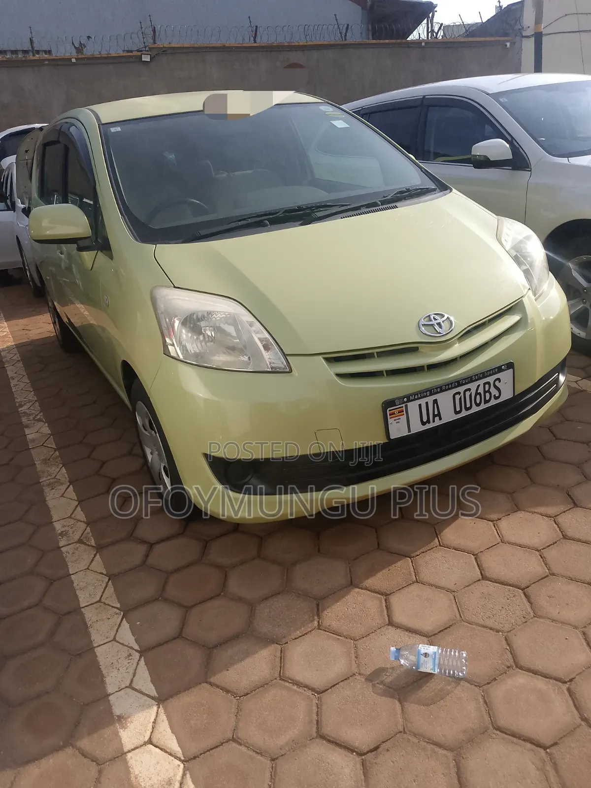 Toyota Passo Sette 2011 Orange
