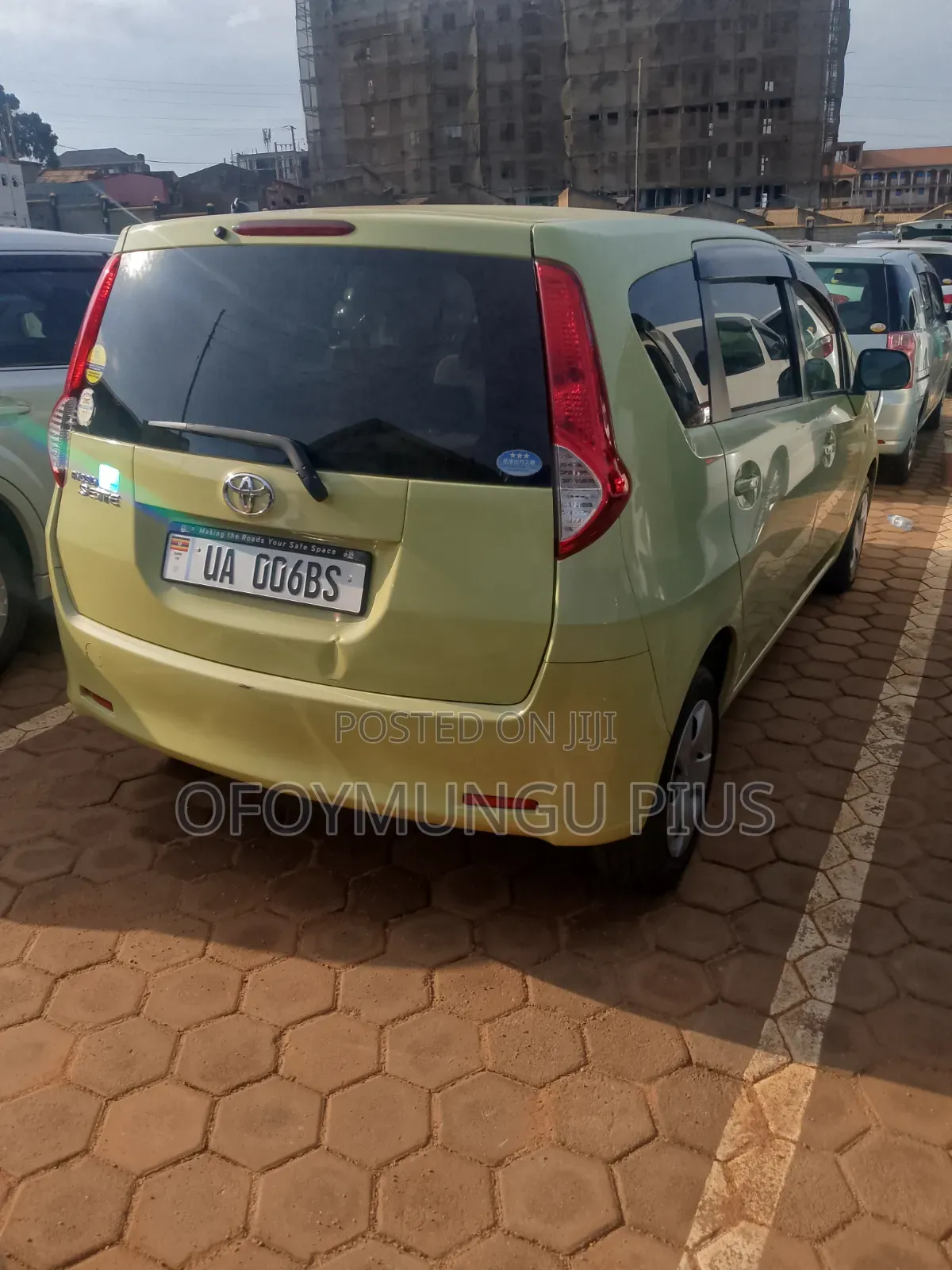 Toyota Passo Sette 2011 Orange