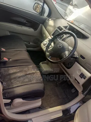 Toyota Passo Sette 2011 Orange