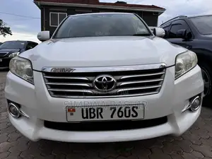 Toyota Vanguard 2013 White