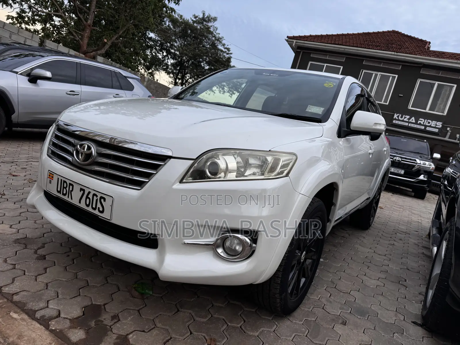 Toyota Vanguard 2013 White