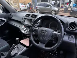 Toyota Vanguard 2013 White