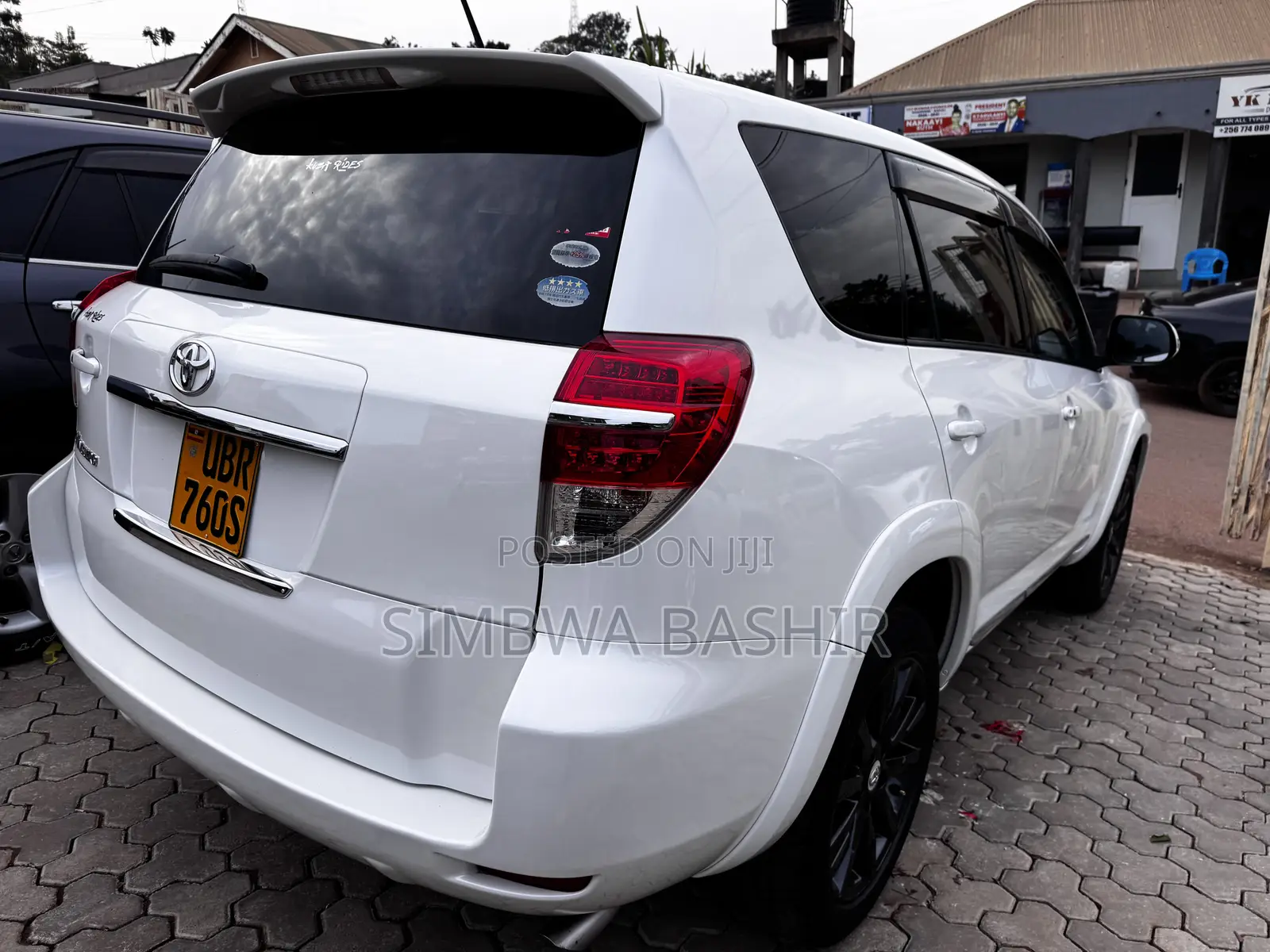 Toyota Vanguard 2013 White