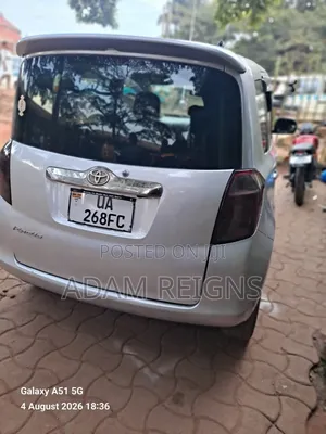 Toyota Ractis 2010 Silver