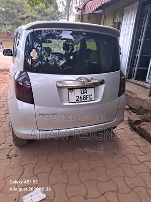 Toyota Ractis 2010 Silver
