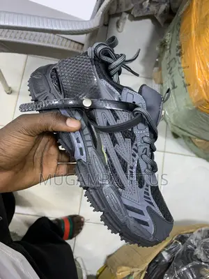 Off- White Be Right Back