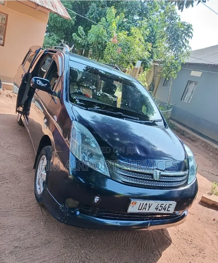 New Toyota Isis 2013