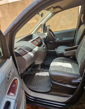 Toyota Noah 2005 Gray