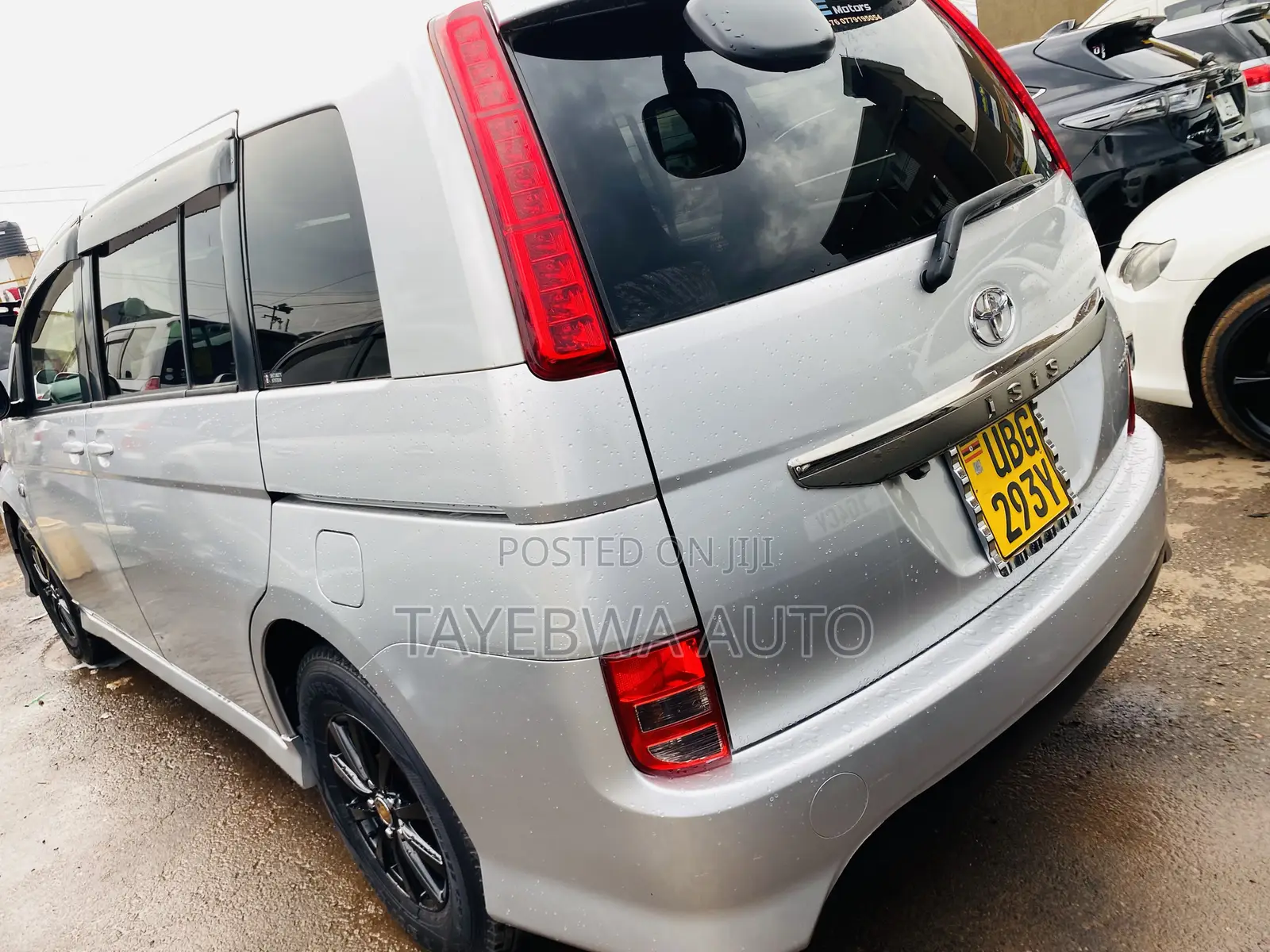 Toyota ISIS 1.8 Platana 2WD 2010 Silver