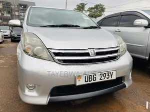 Toyota ISIS 1.8 Platana 2WD 2010 Silver