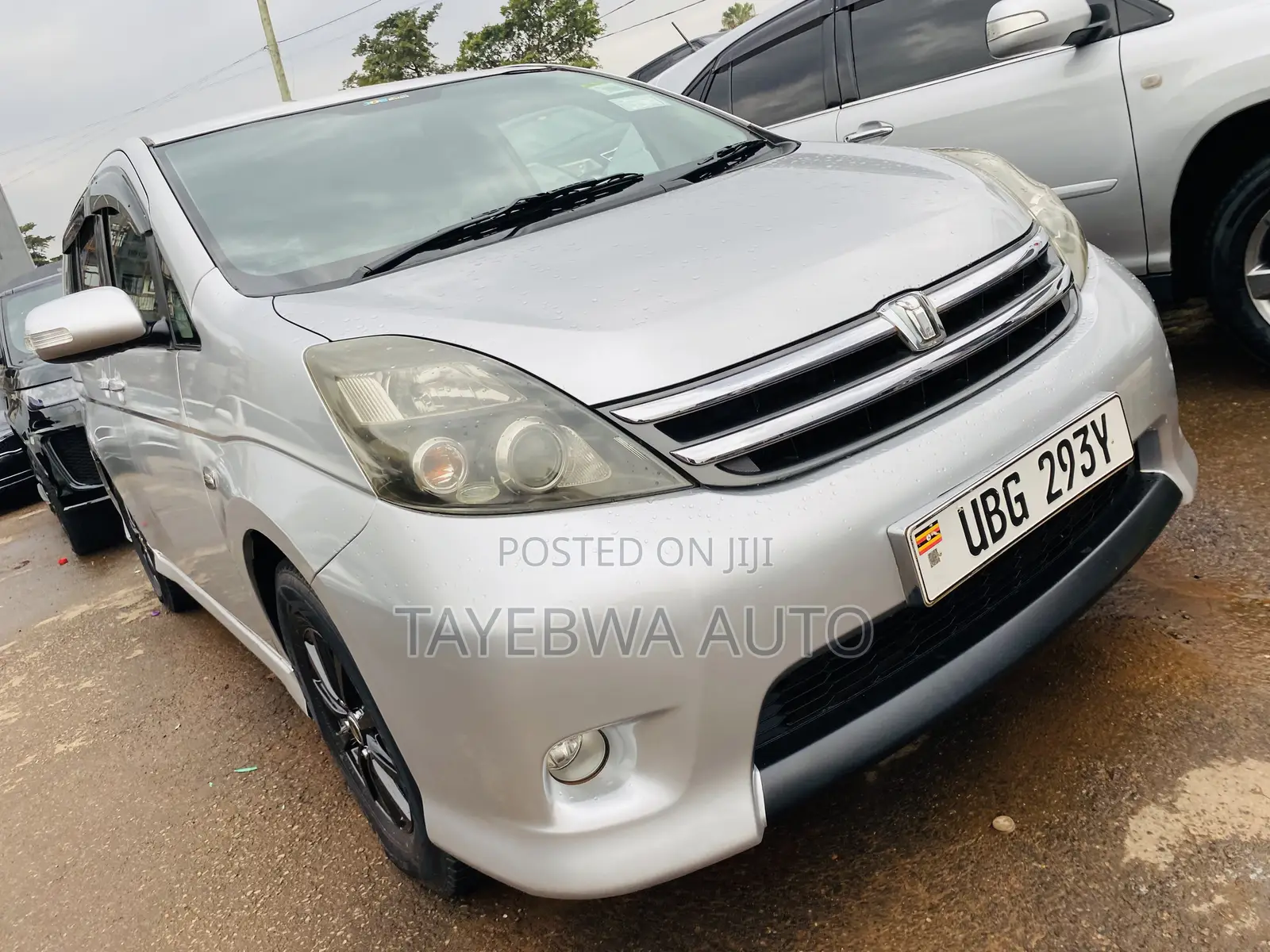 Toyota ISIS 1.8 Platana 2WD 2010 Silver
