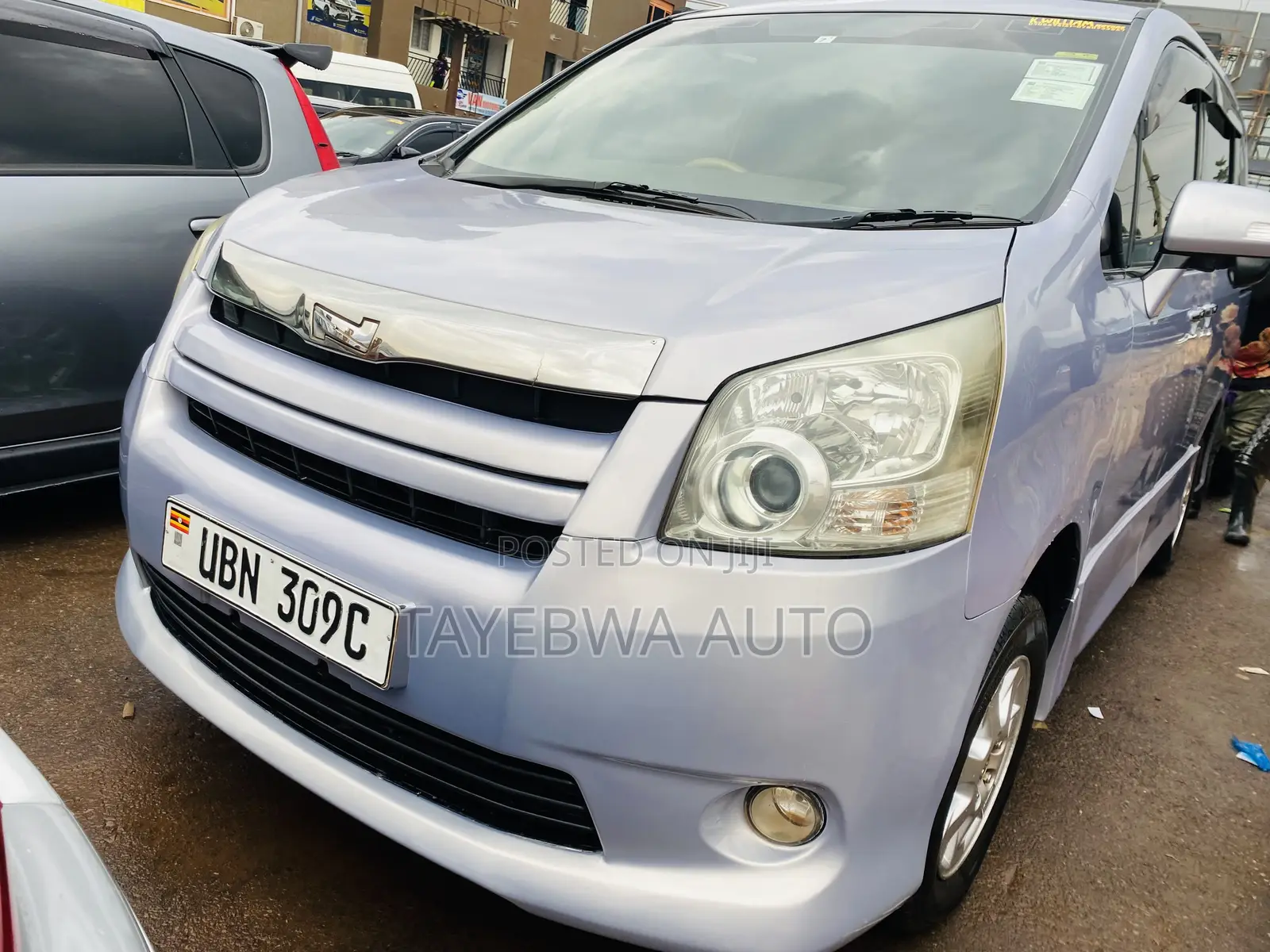 Toyota Noah 2011 Blue