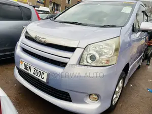 Toyota Noah 2011 Blue