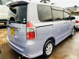 Toyota Noah 2011 Blue