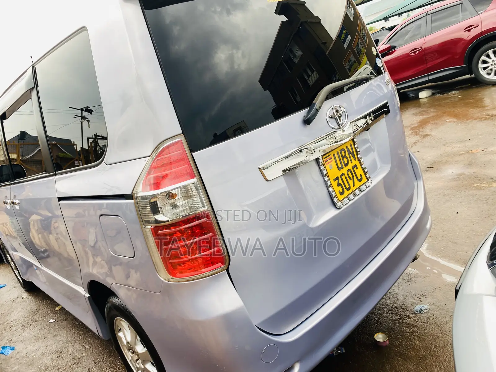 Toyota Noah 2011 Blue