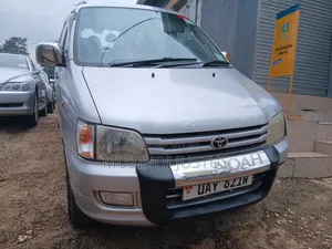 Toyota Noah 2001 Silver