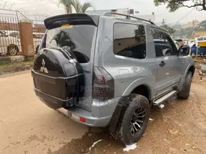 Mitsubishi Pajero 2010 Gray