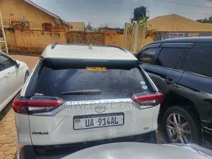 Toyota RAV4 2021 White