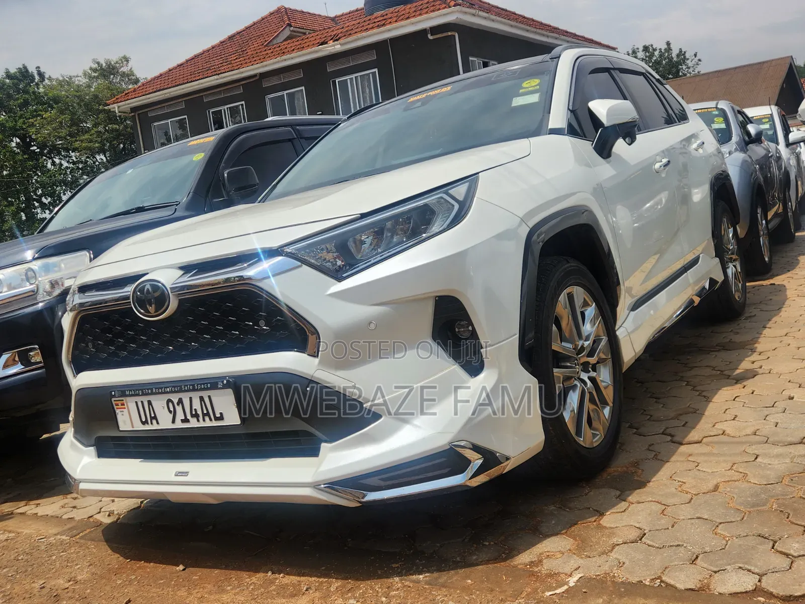 Toyota RAV4 2021 White