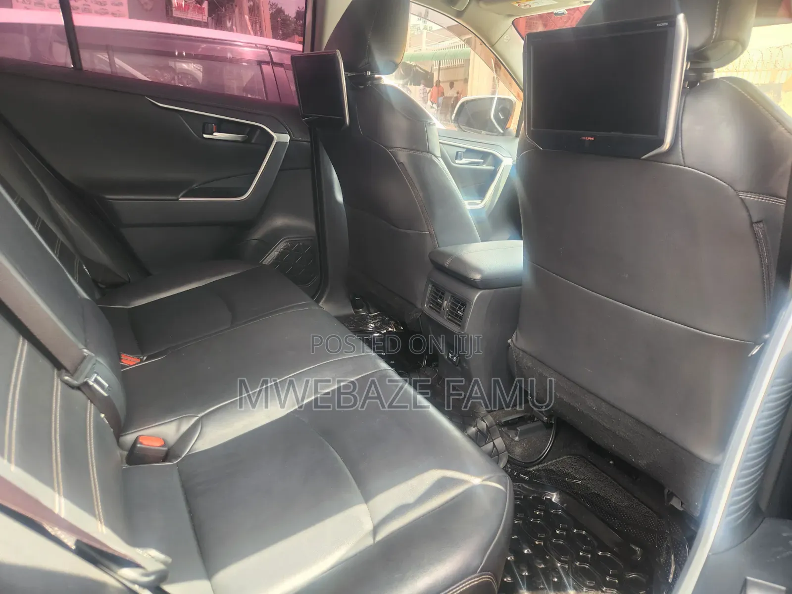 Toyota RAV4 2021 White